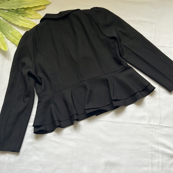 ⭐️Long Sleeve Ruffle Hem One Button Blazer⭐️ - Picture 9 of 10